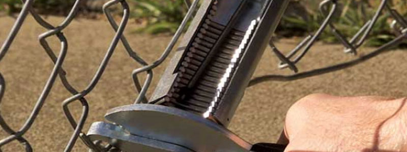 Manual hog ring pliers securing chain fencing